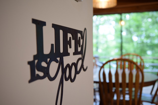 04-Cabins_life-is-good