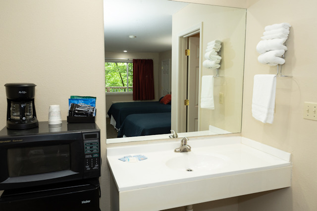 05-Motel_Sink-Microwave