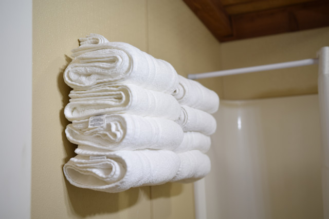09-Cabins_bath-towels